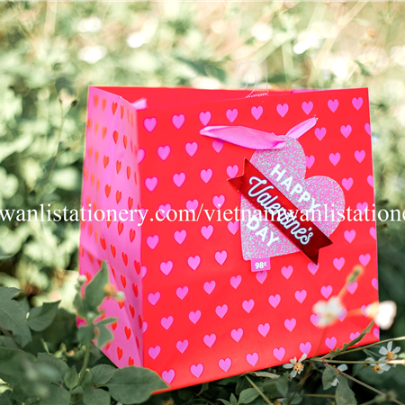 030220-10 CUB SQ TINY HRTS BG