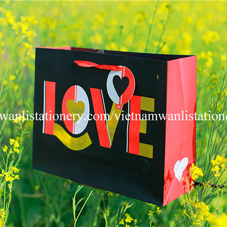 030220-11 LARGE RED GOLD LOVE BAG